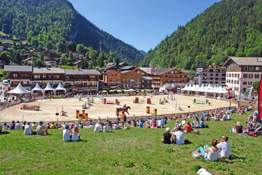 Residence - Les Grandes Alpes La Clusaz Exteriör bild